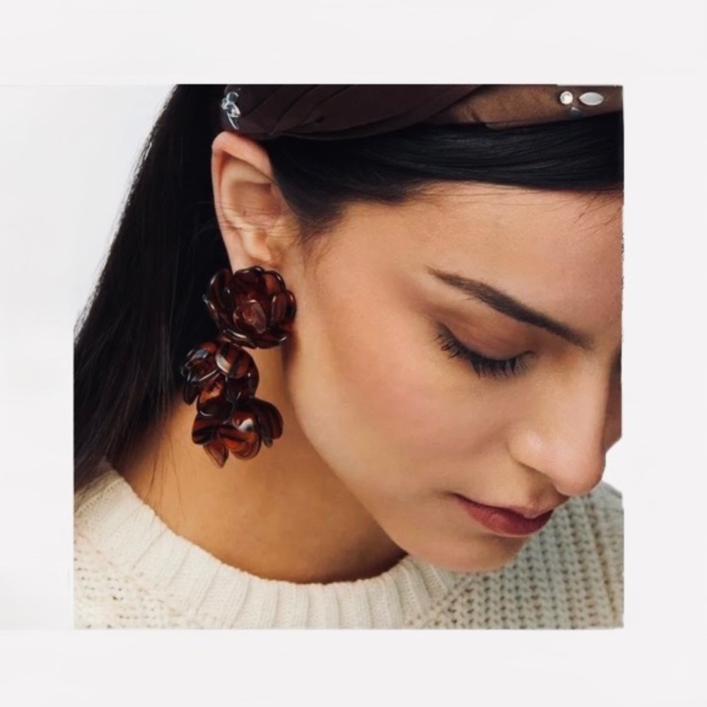 Lele Sadoughi Tigers Eye Rose Petal Triple Drop Clip On Earrings New with Tags.